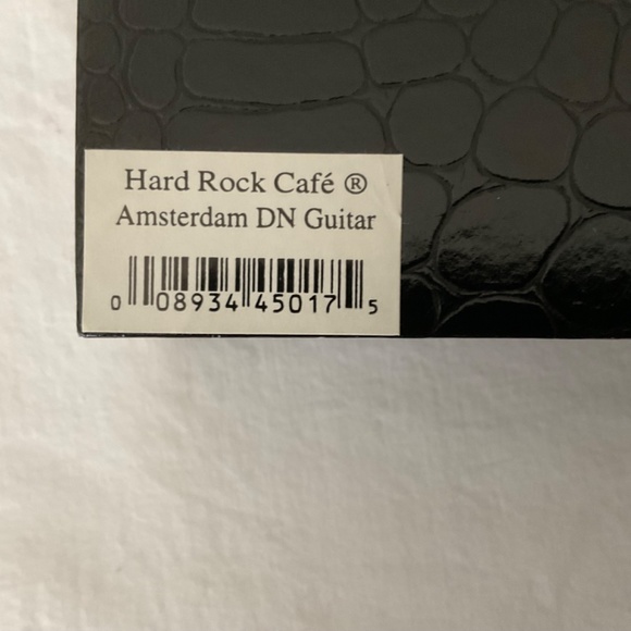 Hard Rock  PinsSetOf four from Amsterdam - Picture 4 of 5